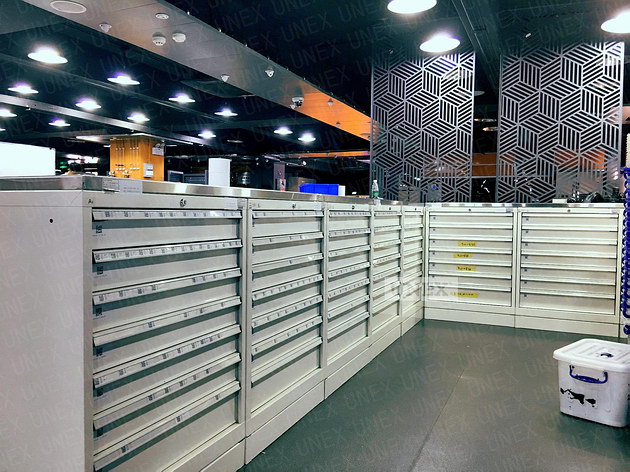 高价值配件区采用封闭式工具柜 高价值配件区采用封闭式工具柜